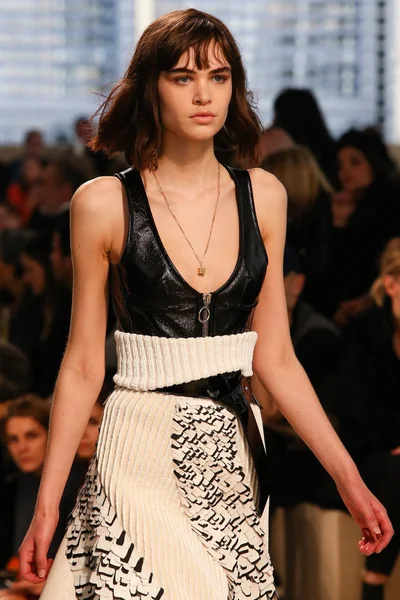 Look 74